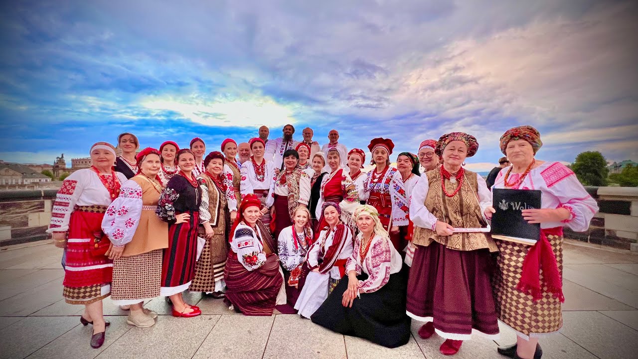 Весільна програма — виступ ансамблю у церкві